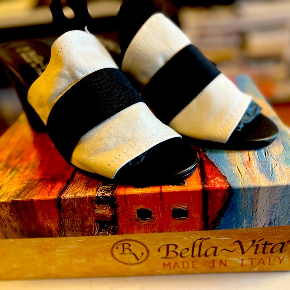 New in Box Bella Vita Sandals!
